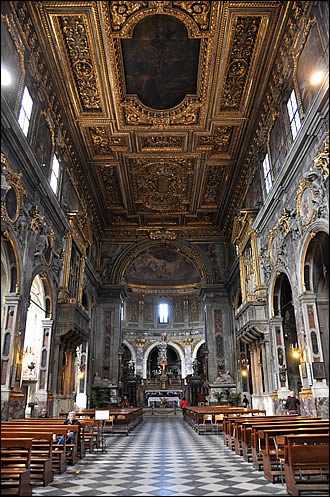 La nef de l'église Santissima Annunziata