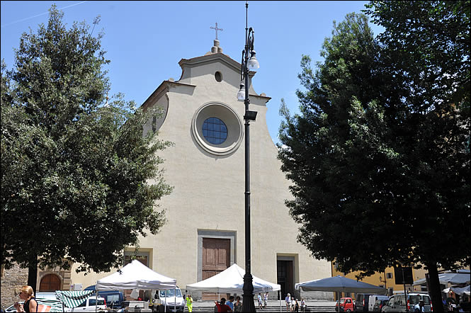 La façade de l'église Santo Spirito