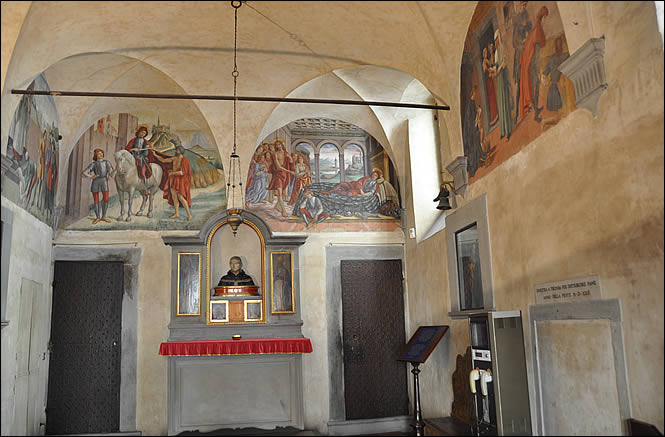 Vue de l'intérieur de l'oratoire dei Buonomini di San Martino